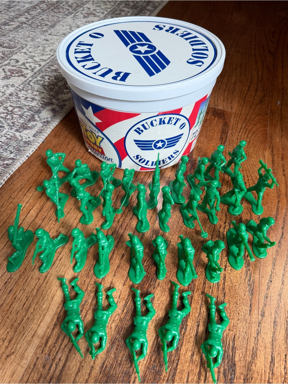 Disney Pixar Toy Story Bucket O Soldiers 33 Green Army Men Incomplete